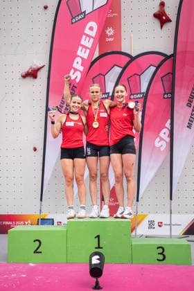 26.07.2026: Klettern - Speedklettern: Die Finals 2026 - Deutsche Meisterschaft Speed - Damen Links Nele Thomas (Rheinland-Köln), Mitte Mina Josephine Schultz (Düsseldorf), Rechts Emilia Briel (Wuppertal) Hannover Opernplatz Niedersachsen Deutschland *** July 26, 2026 Climbing Speed Climbing The 2026 Finals German Women s Speed Climbing Championship Left: Nele Thomas, Rhineland, Cologne; Center: Mina Josephine Schultz, Düsseldorf; Right: Emilia Briel, Wuppertal, Hanover, Opernplatz, Lower Saxony, Germany