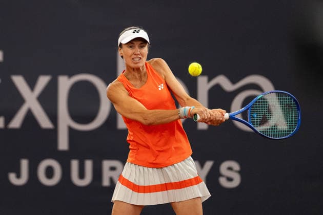 Martina Hingis (SWZ) im Bild am Ball, Aktion, GER, Martina Hingis vs Andrea Petkovic, Tennis, MSC Hamburg Ladies Open WTA, Tennis Damen 250, Showmatch, 26.07.2026 GER, Martina Hingis vs Andrea Petkovic, Tennis, MSC Hamburg Ladies Open WTA 250, Showmatch, 26.07.2026 Hamburg *** Martina Hingis SWZ in action on the court, GER, Martina Hingis vs. Andrea Petkovic, Tennis, MSC Hamburg Ladies Open WTA 250, Exhibition Match, July 26, 2026, GER, Martina Hingis vs. Andrea Petkovic, Tennis, MSC Hamburg Ladies Open WTA 250, Exhibition Match, July 26, 2026, Hamburg Copyright: xEibner-Pressefoto MaxxVincenx EP_MVN