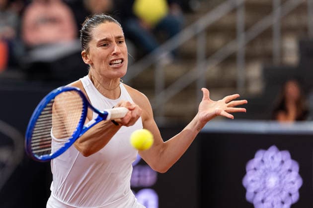 Andrea Petkovic (GER) im Bild am Ball, Aktion, GER, Martina Hingis vs Andrea Petkovic, Tennis, MSC Hamburg Ladies Open WTA, Tennis Damen 250, Showmatch, 26.07.2026 GER, Martina Hingis vs Andrea Petkovic, Tennis, MSC Hamburg Ladies Open WTA 250, Showmatch, 26.07.2026 Hamburg *** Andrea Petkovic (GER) pictured at the net, in action, GER, Martina Hingis vs. Andrea Petkovic, Tennis, MSC Hamburg Ladies Open WTA 250, Exhibition Match, July 26, 2026, GER, Martina Hingis vs. Andrea Petkovic, Tennis, MSC Hamburg Ladies Open WTA 250, Exhibition Match, July 26, 2026, Hamburg Copyright: xEibner-Pressefoto MaxxVincenx EP_MVN
