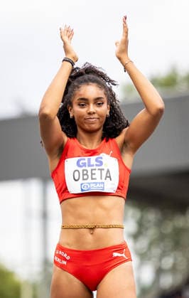 Deutsche Leichtathletik-Meisterschaften; Bochum-Wattenscheid, 26.07.2026 Bedankt sich beim Wattenscheider Publikum: Hochspringerin Ella Obeta (LG Nord Berlin); Deutsche Leichtathletik-Meisterschaften am 26.07.2026 im Lohrheidestadion in Bochum-Wattenscheid (Nordrhein-Westfalen). *** German Track and Field Championships, Bochum-Wattenscheid, July 26, 2026: High jumper Ella Obeta of LG Nord Berlin thanks the Wattenscheid crowd at the German Track and Field Championships on July 26, 2026, at Lohrheidestadion in Bochum-Wattenscheid, North Rhine-Westphalia Copyright: xBEAUTIFULxSPORTS R.xSchmittx