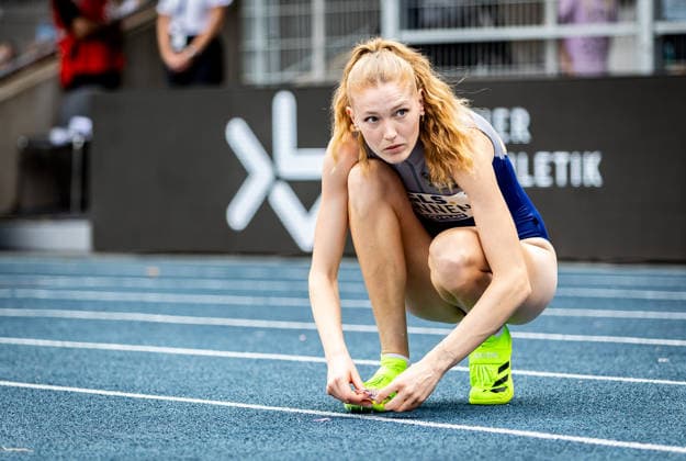 Deutsche Leichtathletik-Meisterschaften; Bochum-Wattenscheid, 26.07.2026 Beim Anpassen ihrer Anlaufmarkierung: Hochspringerin Imke Onnen (Cologne Athletics); Deutsche Leichtathletik-Meisterschaften am 26.07.2026 im Lohrheidestadion in Bochum-Wattenscheid (Nordrhein-Westfalen). *** German Track and Field Championships, Bochum-Wattenscheid, July 26, 2026: High jumper Imke Onnen of Cologne Athletics adjusting her takeoff mark at the German Track and Field Championships on July 26, 2026, at the Lohrheidestadion in Bochum-Wattenscheid, North Rhine-Westphalia Copyright: xBEAUTIFULxSPORTS R.xSchmittx