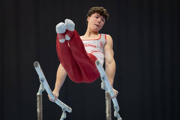 Deutsche Meisterschaften im Gerätturnen 2026, Gerätfinals Radomyr Stelmark (SC Cottbus) wird Deutscher Meister am Barren. Deutsche Meisterschaften im Gerätturnen, Gerätfinals, am 26. Juli 2026 in der ZAG-Arena in Hannover., Hannover Niedersachsen Deutschland ZAG Arena *** 2026 German Artistic Gymnastics Championships, Apparatus Finals: Radomyr Stelmark of SC Cottbus Wins the German Championship on the Parallel Bars German Artistic Gymnastics Championships, Apparatus Finals, on July 26, 2026, at the ZAG Arena in Hanover, Hanover, Lower Saxony, Germany ZAG Arena