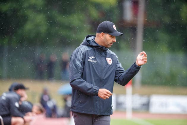Trainer Alain Karim (Greifswald) ; GER, Greifswalder FC vs. Hallescher FC, Fußball, Männer, Regionalliga Nordost, 1.Spieltag, Spielzeit 2026 2027, 25.07.2026 Greifswald Volksstadion Mecklenburg - Vorpommern Deutschland *** Coach Alain Karim Greifswald GER, Greifswalder FC vs. Hallescher FC, Soccer, Men, Northeast Regional League, Matchday 1, 2026–2027 Season, July 25, 2026, Greifswald Volksstadion, Mecklenburg-Western Pomerania, Germany