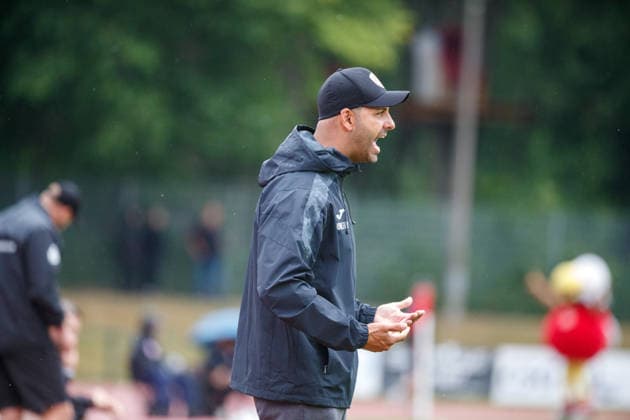 Trainer Alain Karim (Greifswald) ; GER, Greifswalder FC vs. Hallescher FC, Fußball, Männer, Regionalliga Nordost, 1.Spieltag, Spielzeit 2026 2027, 25.07.2026 Greifswald Volksstadion Mecklenburg - Vorpommern Deutschland *** Coach Alain Karim Greifswald GER, Greifswalder FC vs. Hallescher FC, Soccer, Men, Northeast Regional League, Matchday 1, 2026–2027 Season, July 25, 2026, Greifswald Volksstadion, Mecklenburg-Western Pomerania, Germany