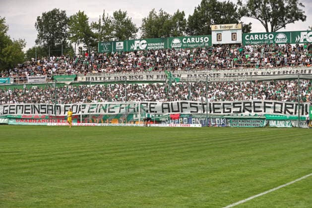 Fußball Regionalliga Nordost: BSG Chemie Leipzig - SV Babelsberg 03; 26.07.2026 Protest des Chemie Leipzig Fans für eine Regionalliga-Reform. Fußball, Regionalliga Nordost, Saison 2026 2027, 1. Spieltag: BSG Chemie Leipzig vs. SV Babelsberg 03 am 26.07.2026 im Alfred-Kunze-Sportpark, Leipzig Leutzsch. *** Soccer, Northeast Regional League: BSG Chemie Leipzig vs. SV Babelsberg 03, July 26, 2026. Protest by Chemie Leipzig fans calling for a reform of the Regional League. Soccer, Northeast Regional League, 2026–2027 season, Matchday 1: BSG Chemie Leipzig vs. SV Babelsberg 03 on July 26, 2026, at Alfred Kunze Sportpark, Leipzig Leutzsch Copyright: xBEAUTIFULxSPORTS JanxKaeferx