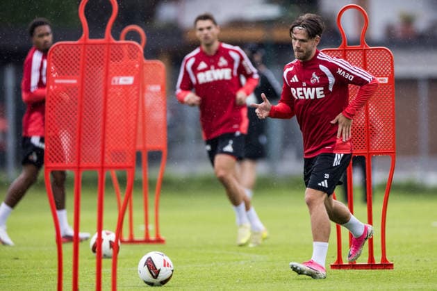 ST. JOHANN IN TIROL, AUSTRIA - JULY 26: Jan Thielmann (1. FC Koeln, 29) controls the ball during a training session at trainings camp in Kitzbuehel of season 2026 27 at Koasastadion on July 26, 2026 in St. Johann in Tirol, Austria. Austria Copyright: xSteffiexWunderlx
