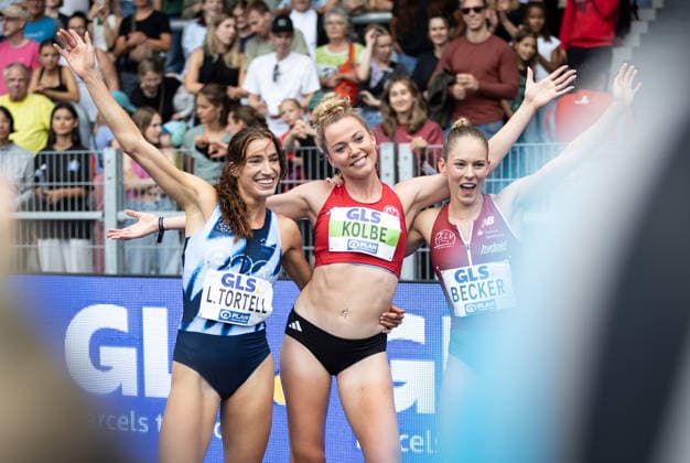 Deutsche Leichtathletik-Meisterschaften; Bochum-Wattenscheid, 26.07.2026 Strahlende Medaillengewinnerinnen über 800m der Frauen (von links): Lara Tortell (Athletics Team Karben), Smilla Kolbe (Eintracht Frankfurt e.V.) und Jana Marie Becker (Königsteiner LV); Deutsche Leichtathletik-Meisterschaften am 26.07.2026 im Lohrheidestadion in Bochum-Wattenscheid (Nordrhein-Westfalen). *** German Track and Field Championships, Bochum-Wattenscheid, July 26, 2026: Beaming medalists in the women’s 800m, from left: Lara Tortell (Athletics Team Karben), Smilla Kolbe, Eintracht Frankfurt e.V., and Jana Marie Becker, Königsteiner LV. German Track and Field Championships on July 26, 2026, at the Lohrheidestadion in Bochum-Wattenscheid, North Rhine-Westphalia Copyright: xBEAUTIFULxSPORTS R.xSchmittx
