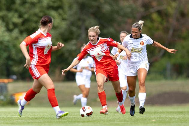 Freundschaftsspiel: 1. FFV Erfurt vs. Hallescher FC; Erfurt; 26.07.2026 Mandy Uhl ( 18; 1. FFV Erfurt) gegen Lavina Kadler ( 24; Hallescher FC) Freundschaftsspiel: 1. FFV Erfurt vs. Hallescher FC; Sportforum Johannesplatz Erfurt; 26.07.2026 *** Friendly Match 1: FFV Erfurt vs. Hallescher FC Erfurt, July 26, 2026; Mandy Uhl (18, 1) of FFV Erfurt vs. Lavina Kadler (24) of Hallescher FC; Friendly Match 1: FFV Erfurt vs. Hallescher FC, Sportforum Johannesplatz, Erfurt July 26, 2026 Copyright: xBEAUTIFULxSPORTS Duehringx