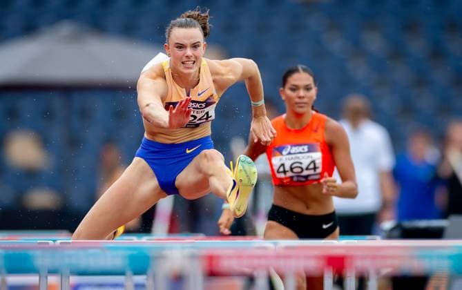 HENGELO - Sofie Dokter in action in the 100m hurdles, on the second and final day of the Dutch Indoor Athletics Championships at the Fanny Blankers-Koen Stadium. IRIS VAN DEN BROEK ANP xVIxANPxSportx xxANPxIVx 564334887 originalFilename: 564334887.jpg