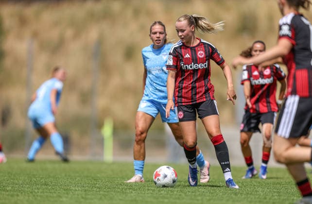 GER, Frankfurt, Eintracht Frankfurt II vs Viktoria Berlin, Vorbereitung, Fussball, DFB, Spielzeit 2026 2027, Sportpark Preungesheim, Testspiel im Bild: Mia Büchele (Eintracht Frankfurt) DFB DFL REGULATIONS PROHIBIT ANY USE OF PHOTOGRAPHS AS IMAGE SEQUENCES AND OR QUASI-VIDEO, 26.07.2026 *** GER, Frankfurt, Eintracht Frankfurt II vs. Viktoria Berlin, Preseason, Soccer, DFB, 2026–2027 Season, Sportpark Preungesheim, Photos from the Friendly Match by Mia Büchele, Eintracht Frankfurt, DFB, DFL. REGULATIONS PROHIBIT ANY USE OF PHOTOGRAPHS AS IMAGE SEQUENCES AND OR QUASI-VIDEO, July 26, 2026 Copyright: HMBxMedia HendrikxHamelau
