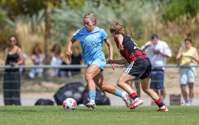 GER, Frankfurt, Eintracht Frankfurt II vs Viktoria Berlin, Vorbereitung, Fussball, DFB, Spielzeit 2026 2027, Sportpark Preungesheim, Testspiel im Bild v.l.: Nina Ehegötz (Viktoria Berlin 29), Katharina Rust (Eintracht Frankfurt) DFB DFL REGULATIONS PROHIBIT ANY USE OF PHOTOGRAPHS AS IMAGE SEQUENCES AND OR QUASI-VIDEO, 26.07.2026 *** GER, Frankfurt, Eintracht Frankfurt II vs. Viktoria Berlin, Preseason, Soccer, DFB, 2026–2027 Season, Sportpark Preungesheim, Friendly Match: Pictured from left: Nina Ehegötz, Viktoria Berlin 29, Katharina Rust, Eintracht Frankfurt. DFB and DFL regulations prohibit any use of photographs as image sequences and or quasi-video. July 26, 2026 Copyright: HMBxMedia HendrikxHamelau