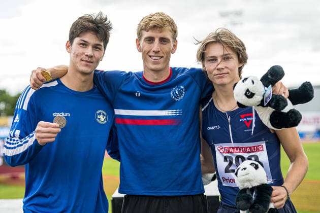 260726 Noah Hedenblom, Mölndals AIK, Oskar Edlund, Täby IS, och Sigge Bergentz, KFUM Örebro, jublar efter herrarnas 400 meter häck under dag 3 av friidrotts-SM den 26 juli 2026 i Uppsala. *** July 26, 2026 Noah Hedenblom, Mölndals AIK, Oskar Edlund, Täby IS, and Sigge Bergentz, KFUM Örebro, celebrate after the men’s 400-meter hurdles on Day 3 of the Swedish Track and Field Championships on July 26, 2026, in Uppsala  Copyright: ARONxBROMAN BB260726AM047