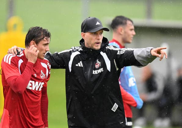 25.07.2026, xophax, Fussball 1.Bundesliga, 1.FC Koeln Trainingslager . Mannschaft in Kitzbühel .Training in Sankt Johann. Trainer Rene Wagner ( 1.FC Köln ) , links und Alessio Castro-Montes ( 1.FC Köln ) Kitzbühel *** July 25, 2026, xophax, Soccer, Bundesliga 1, 1. FC Köln training camp, team in Kitzbühel, training in Sankt Johann, coach Rene Wagner of 1. FC Köln (left) and Alessio Castro Montes of 1. FC Köln, Kitzbühel