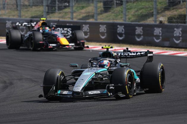 F1 Hungarian Grand Prix 2026 Andrea Kimi Antonelli of Mercedes and Isack Hadjar of Red Bull Racing during the Formula 1 Hungarian Grand Prix at Hungaroring in Budapest, Hungary on July 26, 2026. Budapest Hungary  Copyright: xJakubxPorzyckix originalFilename:porzycki-f1hungar260726_np7Ss.jpg