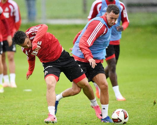 25.07.2026, xophax, Fussball 1.Bundesliga, 1.FC Koeln Trainingslager . Mannschaft in Kitzbühel .Training in Sankt Johann. Joel Schmied , links und Luca Waldschmidt, rechts ( 1.FC Köln ) Kitzbühel *** July 25, 2026, xophax, Soccer, Bundesliga 1, 1. FC Köln Training Camp: Team in Kitzbühel, Training in Sankt Johann—Joel Schmied (left) and Luca Waldschmidt (right), 1. FC Köln, Kitzbühel
