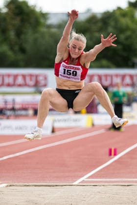 260726 Lovisa Karlsson, Högby IF, tävlar i damernas längdhopp under dag 3 av friidrotts-SM den 26 juli 2026 i Uppsala. *** July 26, 2026: Lovisa Karlsson of Högby IF competes in the women’s long jump on Day 3 of the Swedish Track and Field Championships on July 26, 2026, in Uppsala  Copyright: ARONxBROMAN BB260726AM064