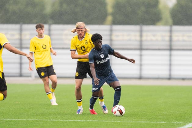 26.07.2026, GER Deutschland, Fussball, Saison 2026 2027, Testspiel zwischen Borussia Dortmund U23 vs Jong FC Utrecht Luke Fahrenhorst (BV Borussia Dortmund U23, 43) im Zweikampf Dortmund BVB-Trainingsgelände Hohenbuschei Nordrhein Westfalen Deutschland *** July 26, 2026, GER Germany, Soccer, 2026–2027 season, Friendly match between Borussia Dortmund U23 and Jong FC Utrecht Luke Fahrenhorst BV Borussia Dortmund U23, 43 in a tackle at the Dortmund BVB training facility in Hohenbuschei, North Rhine-Westphalia, Germany Copyright: xnordphotoxGmbHx xSchulzex
