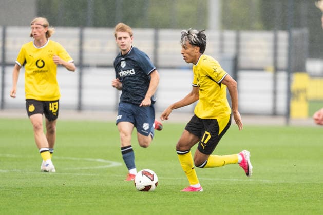 26.07.2026, GER Deutschland, Fussball, Saison 2026 2027, Testspiel zwischen Borussia Dortmund U23 vs Jong FC Utrecht Fadi Zarqelain (BV Borussia Dortmund U23, 17) Einzelaktion; Ganzkörper Ganzkoerper ; Ball am Fuss; Dortmund BVB-Trainingsgelände Hohenbuschei Nordrhein Westfalen Deutschland *** July 26, 2026, GER Germany, Soccer, 2026–2027 season, Friendly match between Borussia Dortmund U23 and Jong FC Utrecht Fadi Zarqelain BV Borussia Dortmund U23, 17 Individual play, full body, ball at his feet, Dortmund BVB training facility, Hohenbuschei, North Rhine-Westphalia, Germany Copyright: xnordphotoxGmbHx xSchulzex