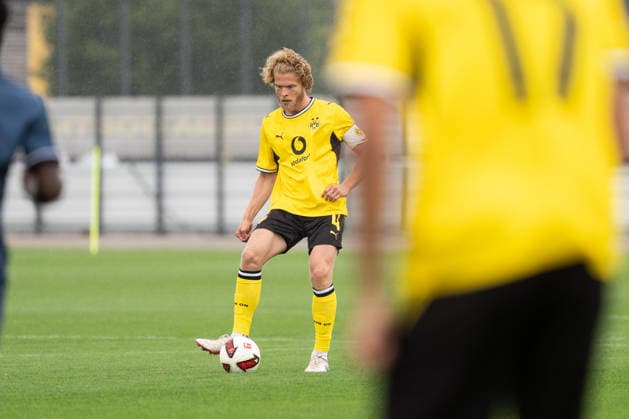 26.07.2026, GER Deutschland, Fussball, Saison 2026 2027, Testspiel zwischen Borussia Dortmund U23 vs Jong FC Utrecht Jesper Verlaat (BV Borussia Dortmund U23, 4) Einzelaktion; Ganzkörper Ganzkoerper ; Ball am Fuss; Dortmund BVB-Trainingsgelände Hohenbuschei Nordrhein Westfalen Deutschland *** July 26, 2026, GER Germany, Soccer, 2026–2027 season, Friendly match between Borussia Dortmund U23 and Jong FC Utrecht, Jesper Verlaat, BV Borussia Dortmund U23, 4 individual moves, full body, ball at his feet, Dortmund BVB training facility, Hohenbuschei, North Rhine-Westphalia, Germany Copyright: xnordphotoxGmbHx xSchulzex
