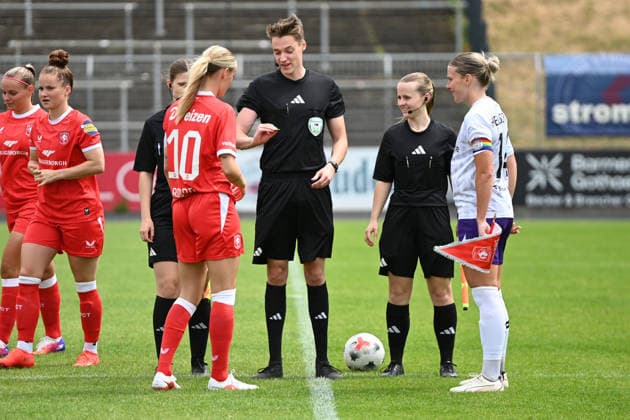 Freundschaftsspiel SGS Essen FC Twente 26.07.2026 Freundschaftsspiel, SGS Essen gegen FC Twente am 26. Juli 2026 im Stadion am Uhlenkrug, Essen. Endstand 1:2 *** Friendly Match: SGS Essen vs. FC Twente, July 26, 2026 Friendly match between SGS Essen and FC Twente on July 26, 2026, at Stadion am Uhlenkrug in Essen. Final score: 1–2