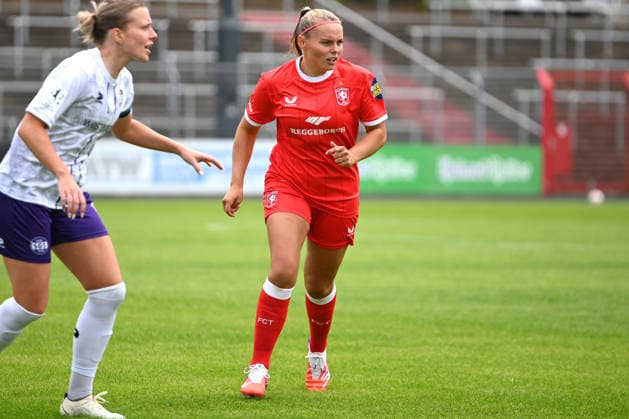 Jaimy Ravensbergen Freundschaftsspiel SGS Essen FC Twente 26.07.2026 Jaimy Ravensbergen (FC Twente), Freundschaftsspiel, SGS Essen gegen FC Twente am 26. Juli 2026 im Stadion am Uhlenkrug, Essen. Endstand 1:2 *** Jaimy Ravensbergen Friendly Match: SGS Essen vs. FC Twente, July 26, 2026 Jaimy Ravensbergen, FC Twente, Friendly Match: SGS Essen vs. FC Twente on July 26, 2026, at Stadion am Uhlenkrug, Essen. Final score: 1–2