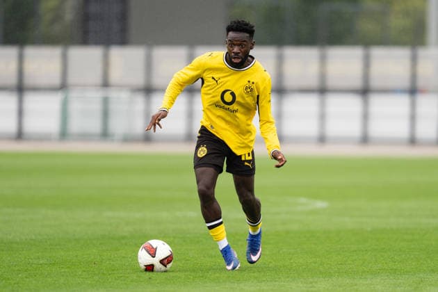 26.07.2026, GER Deutschland, Fussball, Saison 2026 2027, Testspiel zwischen Borussia Dortmund U23 vs Jong FC Utrecht Joseph Boyamba (BV Borussia Dortmund U23, 10) Einzelaktion; Ganzkörper Ganzkoerper ; Ball am Fuss; Dortmund BVB-Trainingsgelände Hohenbuschei Nordrhein Westfalen Deutschland *** July 26, 2026, GER Germany, Soccer, 2026–2027 season, Friendly match between Borussia Dortmund U23 and Jong FC Utrecht Joseph Boyamba BV Borussia Dortmund U23, 10 individual moves, full body, ball at his feet, Dortmund BVB training facility, Hohenbuschei, North Rhine-Westphalia, Germany Copyright: xnordphotoxGmbHx xSchulzex