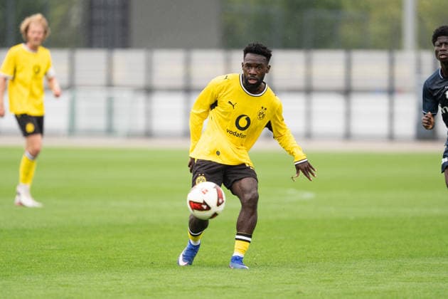 26.07.2026, GER Deutschland, Fussball, Saison 2026 2027, Testspiel zwischen Borussia Dortmund U23 vs Jong FC Utrecht Joseph Boyamba (BV Borussia Dortmund U23, 10) Einzelaktion; Ganzkörper Ganzkoerper ; Ball am Fuss; Dortmund BVB-Trainingsgelände Hohenbuschei Nordrhein Westfalen Deutschland *** July 26, 2026, GER Germany, Soccer, 2026–2027 season, Friendly match between Borussia Dortmund U23 and Jong FC Utrecht Joseph Boyamba BV Borussia Dortmund U23, 10 individual moves, full body, ball at his feet, Dortmund BVB training facility, Hohenbuschei, North Rhine-Westphalia, Germany Copyright: xnordphotoxGmbHx xSchulzex