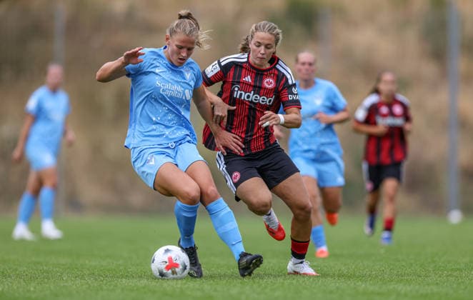 GER, Frankfurt, Eintracht Frankfurt II vs Viktoria Berlin, Vorbereitung, Fussball, DFB, Spielzeit 2026 2027, Sportpark Preungesheim, Testspiel im Bild v.l.: Toma Ihlenburg (Viktoria Berlin 4), Charlotte Sophie Rohs (Eintracht Frankfurt 9) DFB DFL REGULATIONS PROHIBIT ANY USE OF PHOTOGRAPHS AS IMAGE SEQUENCES AND OR QUASI-VIDEO, 26.07.2026 *** GER, Frankfurt, Eintracht Frankfurt II vs. Viktoria Berlin, Preseason, Soccer, DFB, 2026–2027 Season, Sportpark Preungesheim, Friendly Match: Pictured from left: Toma Ihlenburg, Viktoria Berlin 4, Charlotte Sophie Rohs, Eintracht Frankfurt 9. DFB and DFL regulations prohibit any use of photographs as image sequences and or quasi-video. July 26, 2026 Copyright: HMBxMedia HendrikxHamelau