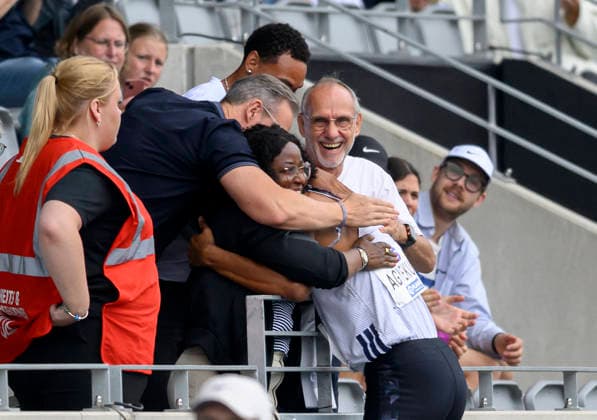 Sieger AGYEKUM Emil 1.Platz) bei seiner Familie Freunden nach dem Lauf. Finale 400m Hürden der Männer, am 26.07.2026 Leichtathletik Deutschen Meisterschaften vom 25.07.- 26.07.2026 in Bochum-Wattenscheid Deutschland. Lohrheidestadion *** Winner AGYEKUM Emil, celebrating with his family and friends after the men s 400-meter hurdles final, on July 26, 2026, at the German Track and Field Championships held July 25–26, 2026, in Bochum-Wattenscheid, Germany, at Lohrheidestadion