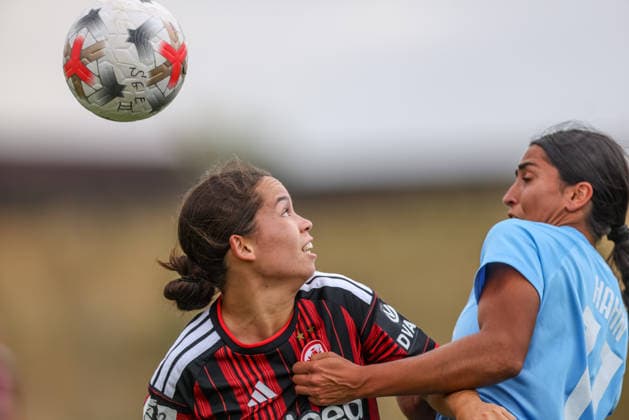 GER, Frankfurt, Eintracht Frankfurt II vs Viktoria Berlin, Vorbereitung, Fussball, DFB, Spielzeit 2026 2027, Sportpark Preungesheim, Testspiel im Bild v.l.: Helena Muntu (Eintracht Frankfurt), Maya Ruby Hahn (Viktoria Berlin) DFB DFL REGULATIONS PROHIBIT ANY USE OF PHOTOGRAPHS AS IMAGE SEQUENCES AND OR QUASI-VIDEO, 26.07.2026 *** GER, Frankfurt, Eintracht Frankfurt II vs. Viktoria Berlin, Preseason, Soccer, DFB, 2026–2027 Season, Sportpark Preungesheim, Photo from the friendly match (from left): Helena Muntu (Eintracht Frankfurt), Maya Ruby Hahn (Viktoria Berlin). DFB and DFL regulations prohibit any use of photographs as image sequences and or quasi-video. July 26, 2026 Copyright: HMBxMedia HendrikxHamelau