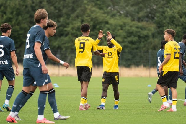 26.07.2026, GER Deutschland, Fussball, Saison 2026 2027, Testspiel zwischen Borussia Dortmund U23 vs Jong FC Utrecht Torjubel Jubel ueber das Tor zum 1:0 durch Bennedikt Wüstenhagen Wuestenhagen (BV Borussia Dortmund U23, 9) Joseph Boyamba (BV Borussia Dortmund U23, 10) klatscht ab Dortmund BVB-Trainingsgelände Hohenbuschei Nordrhein Westfalen Deutschland *** July 26, 2026, GER Germany, Soccer, 2026–2027 Season, Friendly Match between Borussia Dortmund U23 and Jong FC Utrecht; Goal Celebration: Cheers for the 1–0 goal scored by Bennedikt Wüstenhagen (Wuestenhagen) of BV Borussia Dortmund U23, 9 Joseph Boyamba, BV Borussia Dortmund U23, 10 high-fives at the Dortmund BVB training facility in Hohenbuschei, North Rhine-Westphalia, Germany Copyright: xnordphotoxGmbHx xSchulzex