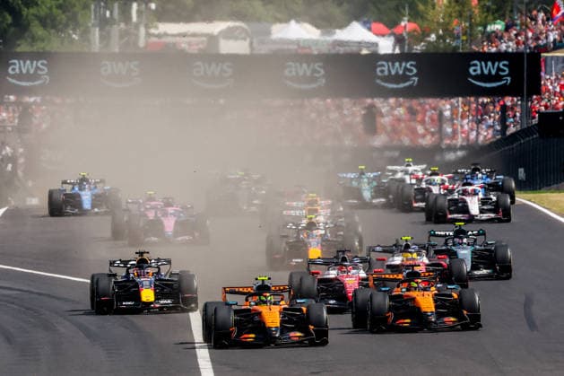 F1 Hungarian Grand Prix 2026 Lando Norris of McLaren, Oscar Piastri of McLaren and other cars are driving on the track during the start of Formula 1 Hungarian Grand Prix at the Hungaroring circuit in Mogyorod near Budapest on July 25th, 2026. Budapest Hungary  Copyright: xBeataxZawrzelx originalFilename:zawrzel-f1hungar260726_npQ8H.jpg