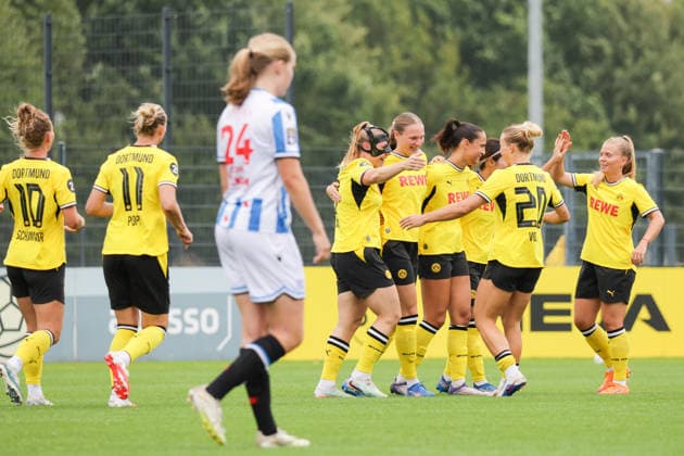 26.07.2026, xgrfx, Fussball Testspiel Frauen , Borussia Dortmund - SC Heerenveen v.l. Tor, Annika Enderle zum 1:0 (Borussia Dortmund) (DFL DFB REGULATIONS PROHIBIT ANY USE OF PHOTOGRAPHS as IMAGE SEQUENCES and or QUASI-VIDEO) Trainingsgelände Hohenbuschei *** July 26, 2026, xgrfx, Women s Soccer Friendly Match, Borussia Dortmund vs. SC Heerenveen (goal), Annika Enderle, 1–0 Borussia Dortmund. DFL and DFB regulations prohibit any use of photographs as image sequences and or quasi-video. Hohenbuschei Training Facility
