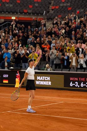 Tamara Korpatsch (GER) jubelt Jubel nach Sieg Spielende vor dem Publikum, GER, Anna Bondar vs Tamara Korpatsch, Tennis, MSC Hamburg Ladies Open WTA, Tennis Damen 250, Finale, 26.07.2026 GER, Anna Bondar vs Tamara Korpatsch, Tennis, MSC Hamburg Ladies Open WTA 250, Finale, 26.07.2026 Hamburg *** Tamara Korpatsch (GER) celebrates her victory in front of the crowd at the end of the match, GER, Anna Bondar vs. Tamara Korpatsch, Tennis, MSC Hamburg Ladies Open WTA 250, Final, July 26, 2026, GER, Anna Bondar vs. Tamara Korpatsch, Tennis, MSC Hamburg Ladies Open WTA 250, Final, July 26, 2026, Hamburg Copyright: xEibner-Pressefoto MaxxVincenx EP_MVN