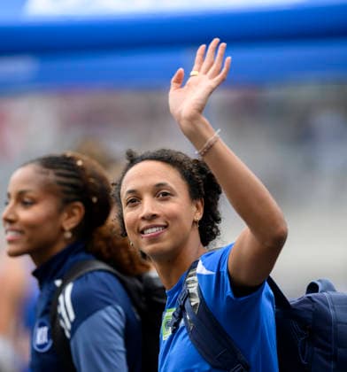MIHAMBO Malaika winkt, Gestik, dahinter ASSANI Mikaelle. Finale Weitsprung der Frauen, am 26.07.2026 Leichtathletik Deutschen Meisterschaften vom 25.07.- 26.07.2026 in Bochum-Wattenscheid Deutschland. Lohrheidestadion *** MIHAMBO Malaika waves, gesturing, behind her, ASSANI Mikaelle, women’s long jump final, on July 26, 2026, at the German Track and Field Championships held July 25–26, 2026, in Bochum-Wattenscheid, Germany, at Lohrheidestadion