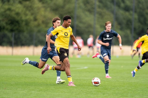 26.07.2026, GER Deutschland, Fussball, Saison 2026 2027, Testspiel zwischen Borussia Dortmund U23 vs Jong FC Utrecht Bennedikt Wüstenhagen Wuestenhagen (BV Borussia Dortmund U23, 9) Einzelaktion; Ganzkörper Ganzkoerper ; Ball am Fuss; Dortmund BVB-Trainingsgelände Hohenbuschei Nordrhein Westfalen Deutschland *** July 26, 2026, GER Germany, Soccer, 2026–2027 Season, Friendly match between Borussia Dortmund U23 and Jong FC Utrecht; Bennedikt Wüstenhagen (Wuestenhagen), BV Borussia Dortmund U23; 9 individual plays; full-body movement; ball at his feet; Dortmund BVB training facility in Hohenbuschei, North Rhine-Westphalia, Germany Copyright: xnordphotoxGmbHx xSchulzex