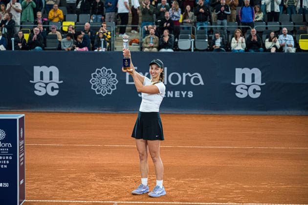 Tennis I Damen I Saison 2026 I MSC Hamburg Ladies Open WTA250 I 26.07.2026 Tamara Korpatsch (DEU) hält die Trophäe nach dem Finalsieg *** Tennis I Women I 2026 Season I MSC Hamburg Ladies Open WTA250 I July 26, 2026 Tamara Korpatsch (GER) holds the trophy after winning the final Copyright: xLobeca Björn-OlexKehmx