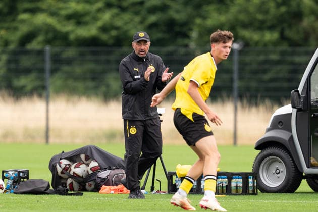 26.07.2026, GER Deutschland, Fussball, Saison 2026 2027, Testspiel zwischen Borussia Dortmund U23 vs Jong FC Utrecht Daniel Rios, Chef-Trainer (BV Borussia Dortmund U23) Gestik, Mimik, Emotionen in der Cochingzone am Spielfeldrand, Dortmund BVB-Trainingsgelände Hohenbuschei Nordrhein Westfalen Deutschland *** July 26, 2026, GER Germany, Soccer, 2026–2027 Season, Friendly match between Borussia Dortmund U23 and Jong FC Utrecht; Daniel Rios, Head Coach of BV Borussia Dortmund U23; gestures, facial expressions, and emotions in the coaching zone on the sidelines; Dortmund BVB training facility in Hohenbuschei, North Rhine-Westphalia, Germany Copyright: xnordphotoxGmbHx xSchulzex