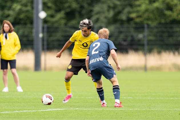 26.07.2026, GER Deutschland, Fussball, Saison 2026 2027, Testspiel zwischen Borussia Dortmund U23 vs Jong FC Utrecht Fadi Zarqelain (BV Borussia Dortmund U23, 17) im Zweikampf Dortmund BVB-Trainingsgelände Hohenbuschei Nordrhein Westfalen Deutschland *** July 26, 2026, GER Germany, Soccer, 2026–2027 season, Friendly match between Borussia Dortmund U23 and Jong FC Utrecht Fadi Zarqelain BV Borussia Dortmund U23, No. 17 in a tackle at the Dortmund BVB training facility in Hohenbuschei, North Rhine-Westphalia, Germany Copyright: xnordphotoxGmbHx xSchulzex