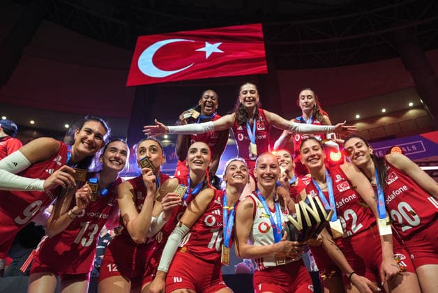 Sport Bilder des Tages Turkiye win 2nd Women’s Nations League title with victory over Brazil MACAO, CHINA - JULY 26: Players of Turkiye celebrate after winning the 2026 FIVB Volleyball Nations League (VNL) women s final match between Turkiye and Brazil at the East Asian Games Dome in Macao, China, on July 26, 2026. Turkiye’s national women’s volleyball team defeated Brazil 3-1 in the 2026 FIVB Volleyball Nations League final to win the tournament for the second time in their history. Dilara Irem Sancar Anadolu Macao China. Editorial use only. Please get in touch for any other usage.  Copyright: x2026xAnadoluxDilaraxIremxSancarx