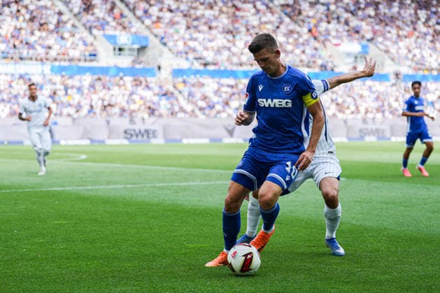 Freundschaftsspiel: Karlsruher SC vs FC Internazionale Milano, 26.07.2026 Zweikampf zwischen Marvin Wanitzek (Karlsruher SC, 10) und NicolÃ² Barella (FC Internaziolane Milano, 23) Freundschaftsspiel: Karlsruher SC vs FC Internazionale Milano, BBBank Wildpark Karlsruhe, 26.07.2026 DFB DFL REGULATIONS PROHIBIT ANY USE OF PHOTOGRAPHS AS IMAGE SEQUENCES AND OR QUASI-VIDEO. *** Friendly Match: Karlsruher SC vs. FC Internazionale Milano, July 26, 2026. A tackle between Marvin Wanitzek (Karlsruher SC, No. 10) and Nicolò Barella (FC Internazionale Milano, No. 23). Friendly Match: Karlsruher SC vs. FC Internazionale Milano, BBBank Wildpark Karlsruhe, July 26, 2026 DFB and DFL regulations prohibit any use of photographs as image sequences and or quasi-video Copyright: xBEAUTIFULxSPORTS Boscox