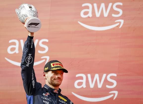 Sport Bilder des Tages BUDAPEST - Max Verstappen (Red Bull Racing) on the podium after the race at the Hungaroring for the Hungarian Grand Prix. SANDER KONING ANP xVIxANPxSportx xxANPxIVx 564343159 originalFilename: 564343159.jpg
