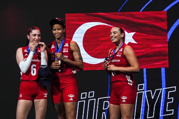 Turkiye win 2nd Women’s Nations League title with victory over Brazil MACAO, CHINA - JULY 26: Saliha Sahin (L), Melissa Vargas (C), and Cansu Ozbay (R) of Turkiye celebrate after winning the 2026 FIVB Volleyball Nations League (VNL) women s final match against Brazil at the East Asian Games Dome in Macao, China, on July 26, 2026. Turkiye’s national women’s volleyball team defeated Brazil 3-1 in the 2026 FIVB Volleyball Nations League final to win the tournament for the second time in their history. Dilara Irem Sancar Anadolu Macao China. Editorial use only. Please get in touch for any other usage.  Copyright: x2026xAnadoluxDilaraxIremxSancarx