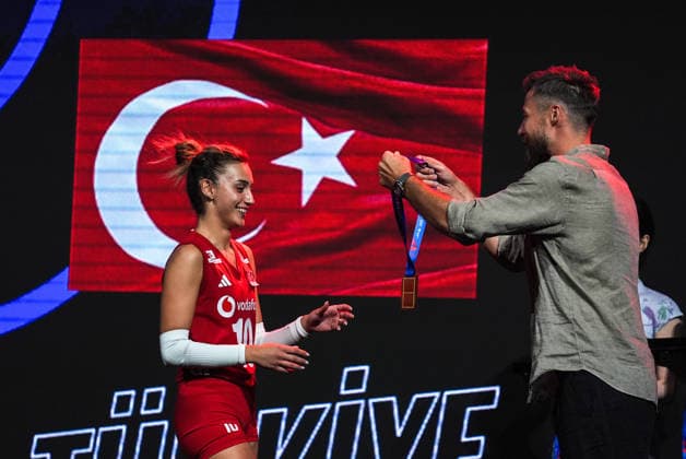 Turkiye win 2nd Women’s Nations League title with victory over Brazil MACAO, CHINA - JULY 26: Eylul Yatgin of Turkiye receives a medal after winning the 2026 FIVB Volleyball Nations League (VNL) women s final match against Brazil at the East Asian Games Dome in Macao, China, on July 26, 2026. Turkiye’s national women’s volleyball team defeated Brazil 3-1 in the 2026 FIVB Volleyball Nations League final to win the tournament for the second time in their history. Dilara Irem Sancar Anadolu Macao China. Editorial use only. Please get in touch for any other usage.  Copyright: x2026xAnadoluxDilaraxIremxSancarx