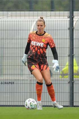 Dortmund, Deutschland: 26.07.2026 - Testspiel - BVB Frauen vs. SC Heerenveen Frauen Im Bild: Torhüterin Laura van der Laan (BVB) *** Dortmund, Germany, July 26, 2026: Friendly match between BVB Women and SC Heerenveen Women. Pictured: BVB goalkeeper Laura van der Laan Copyright: HMBxMedia MadeleinexFantini