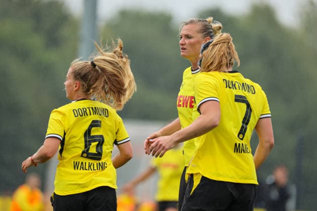 Dortmund, Deutschland: 26.07.2026 - Testspiel - BVB Frauen vs. SC Heerenveen Frauen Im Bild: v.li. Ricarda Walkling (BVB), Alexandra Popp (BVB) und Ramona Maier (BVB) *** Dortmund, Germany, July 26, 2026: Friendly match between BVB Women and SC Heerenveen Women. Pictured, from left: Ricarda Walkling (BVB), Alexandra Popp (BVB), and Ramona Maier (BVB) Copyright: HMBxMedia MadeleinexFantini