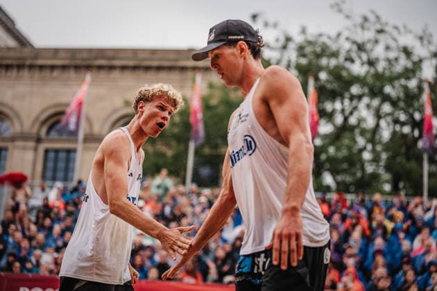 Beachvolleyball Männer Allianz German Beach Club Finals Die Finals 2026 Hannover Finale Eintracht Spontent (Düsseldorf) vs. Hauptstadt Beacher (Berlin) 26.07.2026 v.l. Tamo Wüst und Tristan Fröbel Hannover Opernplatz Niedersachsen Deutschland *** Men s Beach Volleyball Allianz German Beach Club Finals: The 2026 Finals in Hanover—Final Match: Eintracht Spontent Düsseldorf vs. Hauptstadt Beacher Berlin, July 26, 2026, photo by Tamo Wüst and Tristan Fröbel, Opernplatz, Hanover, Lower Saxony, Germany