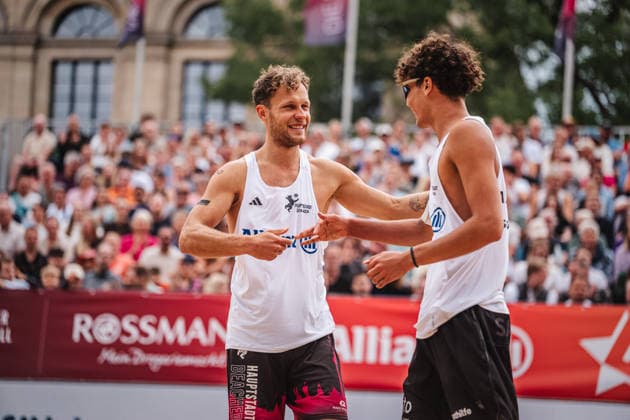 Beachvolleyball Männer Allianz German Beach Club Finals Die Finals 2026 Hannover Finale Eintracht Spontent (Düsseldorf) vs. Hauptstadt Beacher (Berlin) 26.07.2026 v.l. Eric Stadie-Seeber und Filo Wüst Hannover Opernplatz Niedersachsen Deutschland *** Men s Beach Volleyball Allianz German Beach Club Finals: The 2026 Finals in Hanover—Final Match: Eintracht Spontent Düsseldorf vs. Hauptstadt Beacher Berlin, July 26, 2026, at Eric Stadie Seeber and Filo Wüst, Opernplatz, Hanover, Lower Saxony, Germany