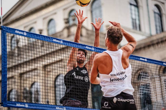 Beachvolleyball Männer Allianz German Beach Club Finals Die Finals 2026 Hannover Finale Eintracht Spontent (Düsseldorf) vs. Hauptstadt Beacher (Berlin) 26.07.2026 v.l. Niklas Held gegen Eric Stadie-Seeber Hannover Opernplatz Niedersachsen Deutschland *** Men s Beach Volleyball Allianz German Beach Club Finals: The 2026 Finals in Hanover—Final Match: Eintracht Spontent Düsseldorf vs. Hauptstadt Beacher Berlin, July 26, 2026, Niklas Held vs. Eric Stadie Seeber, Opernplatz, Hanover, Lower Saxony, Germany