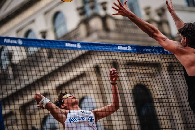 Beachvolleyball Männer Allianz German Beach Club Finals Die Finals 2026 Hannover Finale Eintracht Spontent (Düsseldorf) vs. Hauptstadt Beacher (Berlin) 26.07.2026 Filo Wüst beim Angriff Hannover Opernplatz Niedersachsen Deutschland *** Men s Beach Volleyball Allianz German Beach Club Finals The 2026 Finals in Hanover: Eintracht Spontent Düsseldorf vs. Hauptstadt Beacher Berlin, July 26, 2026. Filo Wüst on the attack at Opernplatz in Hanover, Lower Saxony, Germany